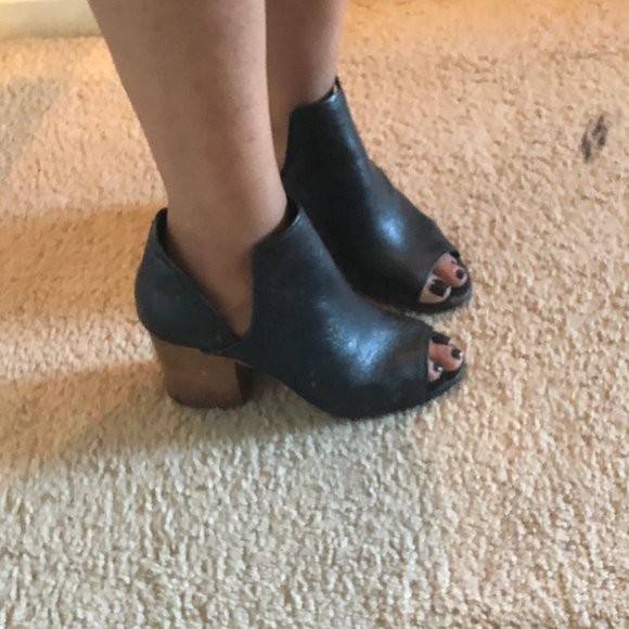 Steve Madden booties - worn once - Picture 4 of 5